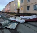"Кошмары на улице Крымской": куски металла с крыш всю ночь стучали в окна квартир в Дальнем