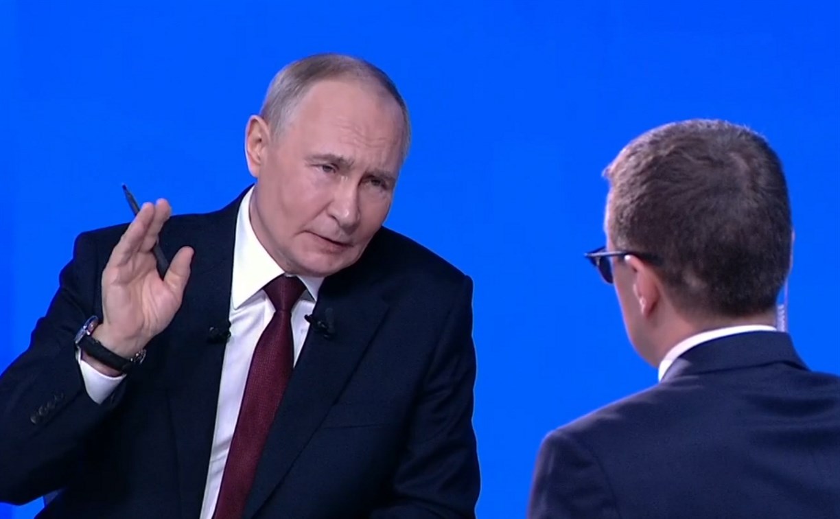 Владимира Путина спросили, почему цены в магазинах растут, а зарплаты нет