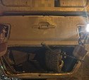 "Наехал на бордюр и перевернулся": молодой бесправник на "Субару" пытался скрыться от ГАИ на Сахалине 