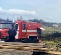 Выгорело 200 квадратов: в Курильске предотвратили пожар в частном секторе 