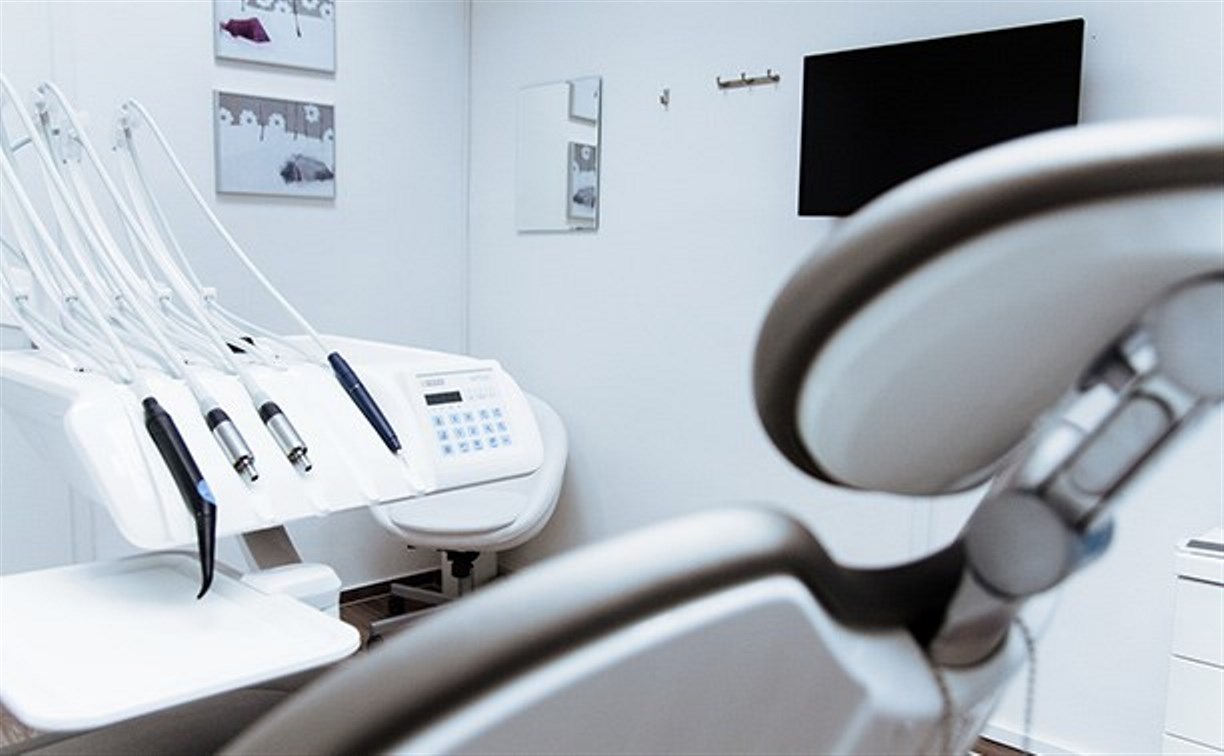 На Сахалине запретили брать талоны к стоматологу для других людей