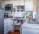 Из-за воспламенившегося в квартире холодильника в Долинске эвакуировали 5 человек