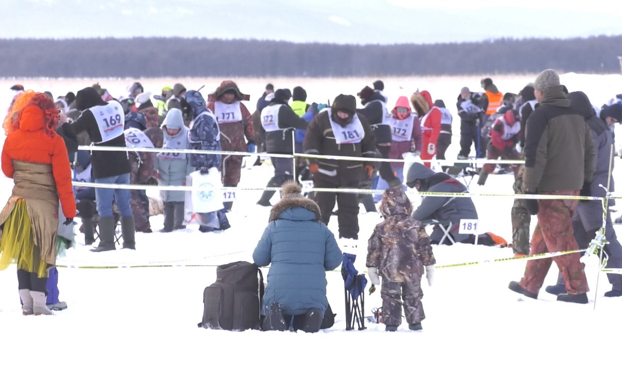 «Сахалинский лёд-2020» собрал больше тысячи рыбаков на реке Найба 