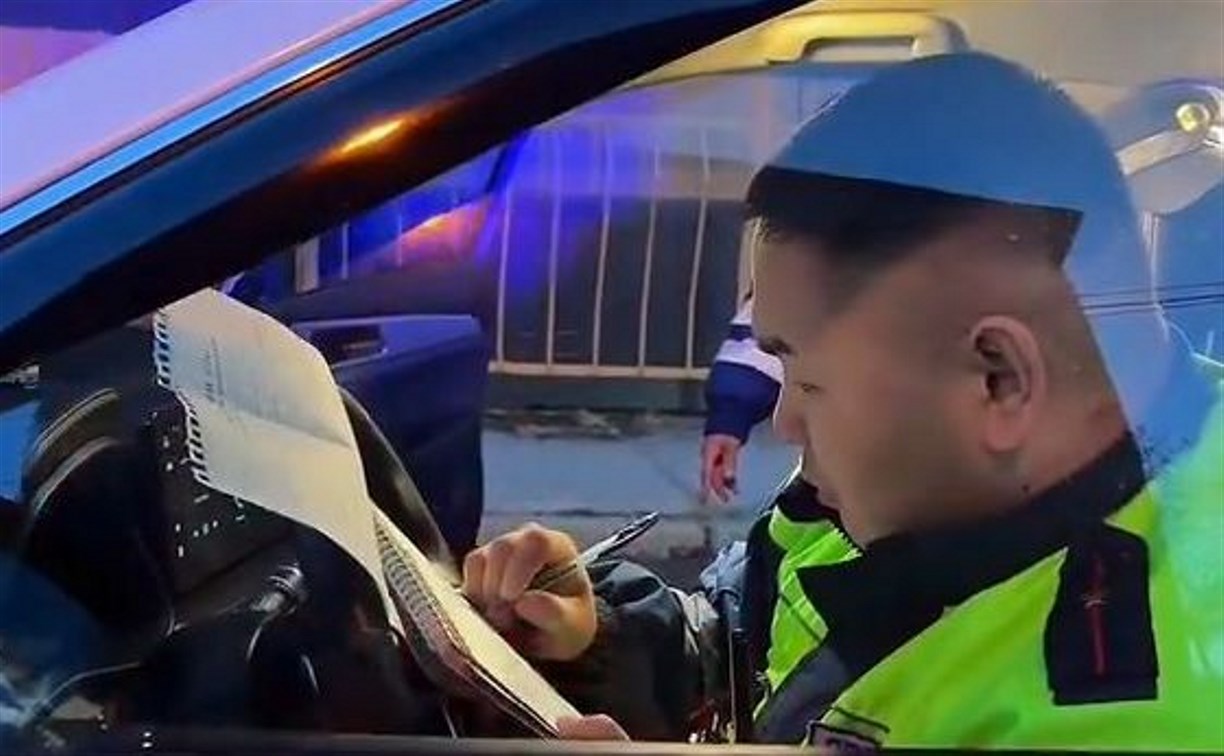 Семерых водителей доставили в отделение полиции в Южно-Сахалинске в выходные 