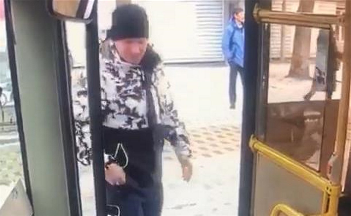 Мужчину, присвоившего чужой рюкзак в автобусе, ищут в Южно-Сахалинске