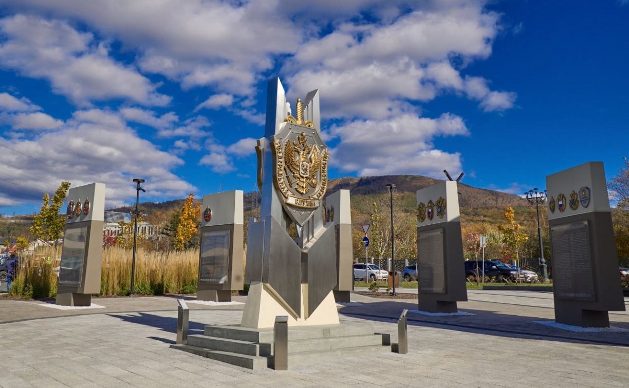 Памятник Дзержинскому открыли в Южно-Сахалинске