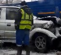 Toyota Land Cruiser Prado и "ГАЗель" лоб в лоб столкнулись в Южно-Сахалинске