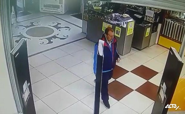 Любитель качественного звука украл гарнитуру в одном из магазинов в Южно-Сахалинске