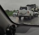 "Происходит что-то непонятное": автомобили скопились на месте ДТП в Южно-Сахалинске