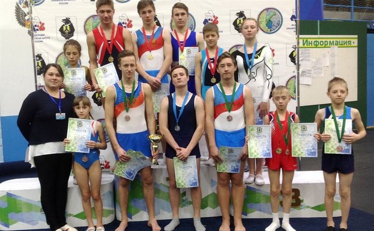 Корсаковские акробаты заняли призовые места на соревнованиях в Хабаровске