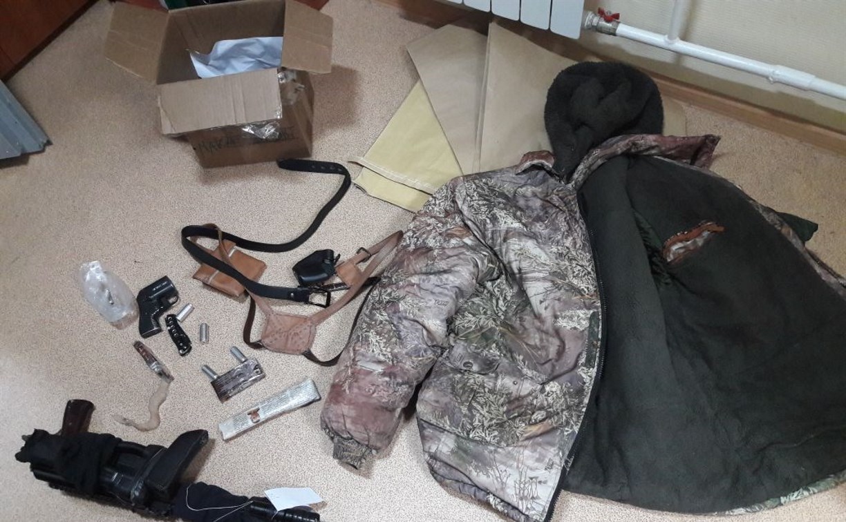 Житель Макарова пытался застрелить земляков, но одного зарезал, второго ранил