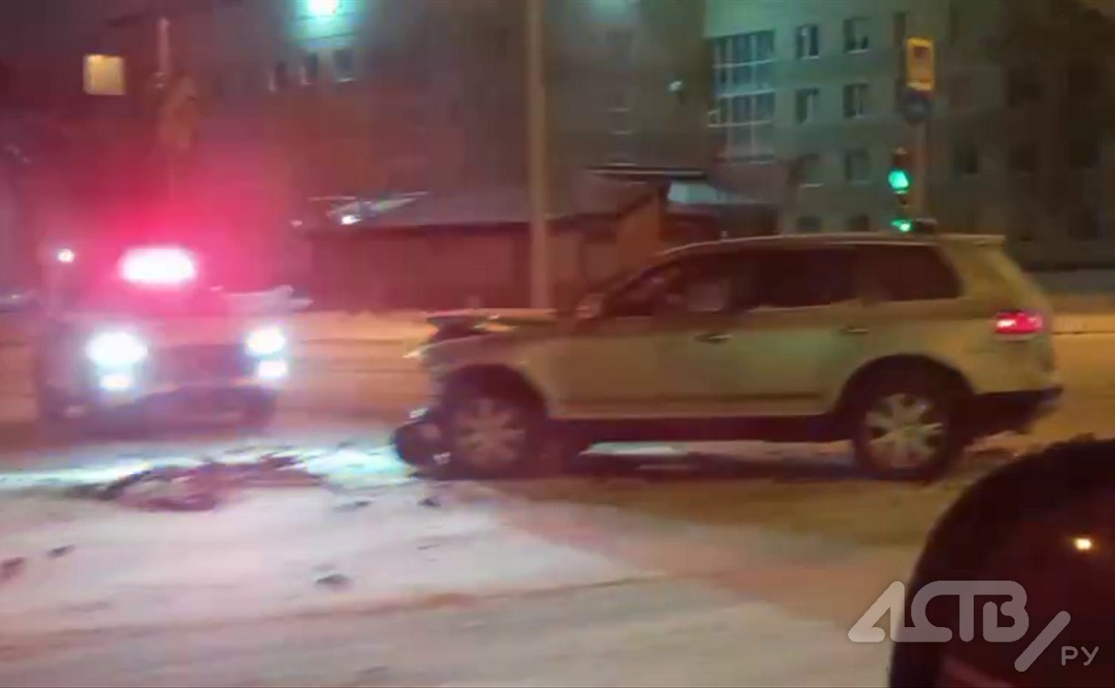 “Тот же гонщик?”: водитель на Volkswagen попал в ДТП на перекрёстке в Южно-Сахалинске