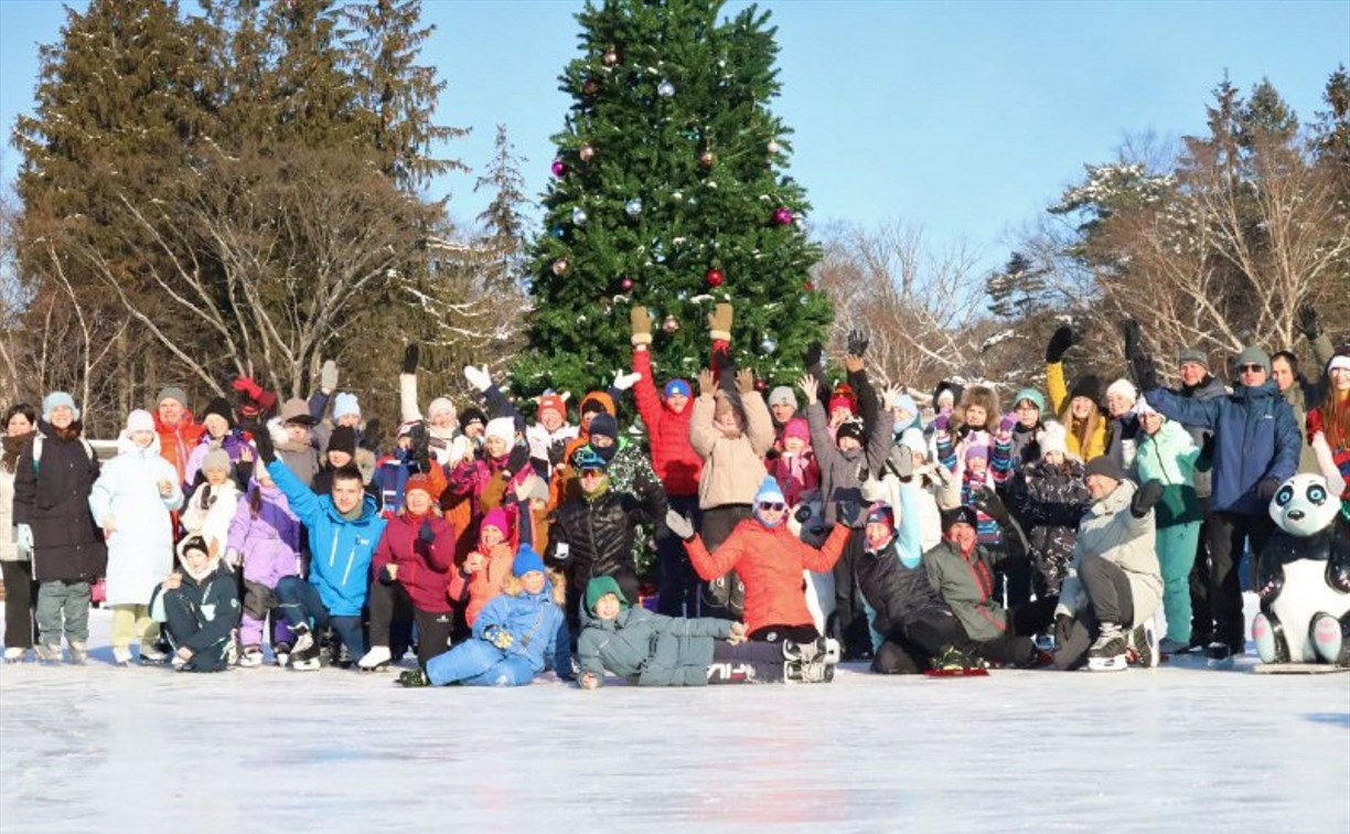 Сахалинцы открыли Декаду спорта катанием на коньках