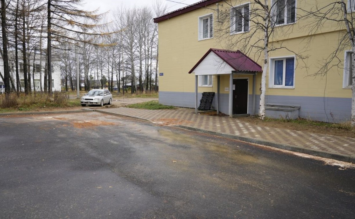 Десять домов затопило в Ногликах в результате сильного ливня