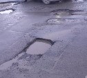"Жмёмся к тротуарам": в полосу препятствий для автомобилистов превратился перекрёсток в Южно-Сахалинске