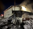 Автомастерская выгорела в Долинском районе
