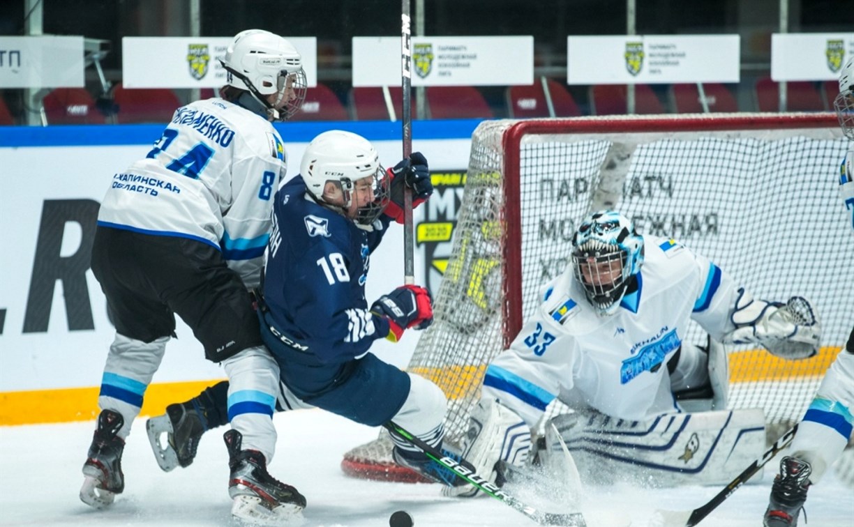 Юные сахалинские хоккеисты взяли серебро на первенстве Дальнего Востока