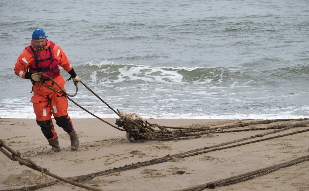 Акваторию залива Чайво очистили от брошенных рыболовных сетей