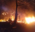 Дом вспыхнул ночью в Южно-Сахалинске