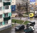 Крыши падают на людей и машины в  Александровске-Сахалинском