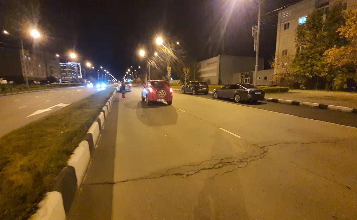 Очевидцев столкновения двух "Тойот" на улице Есенина ищет Госавтоинспекция Южно-Сахалинска