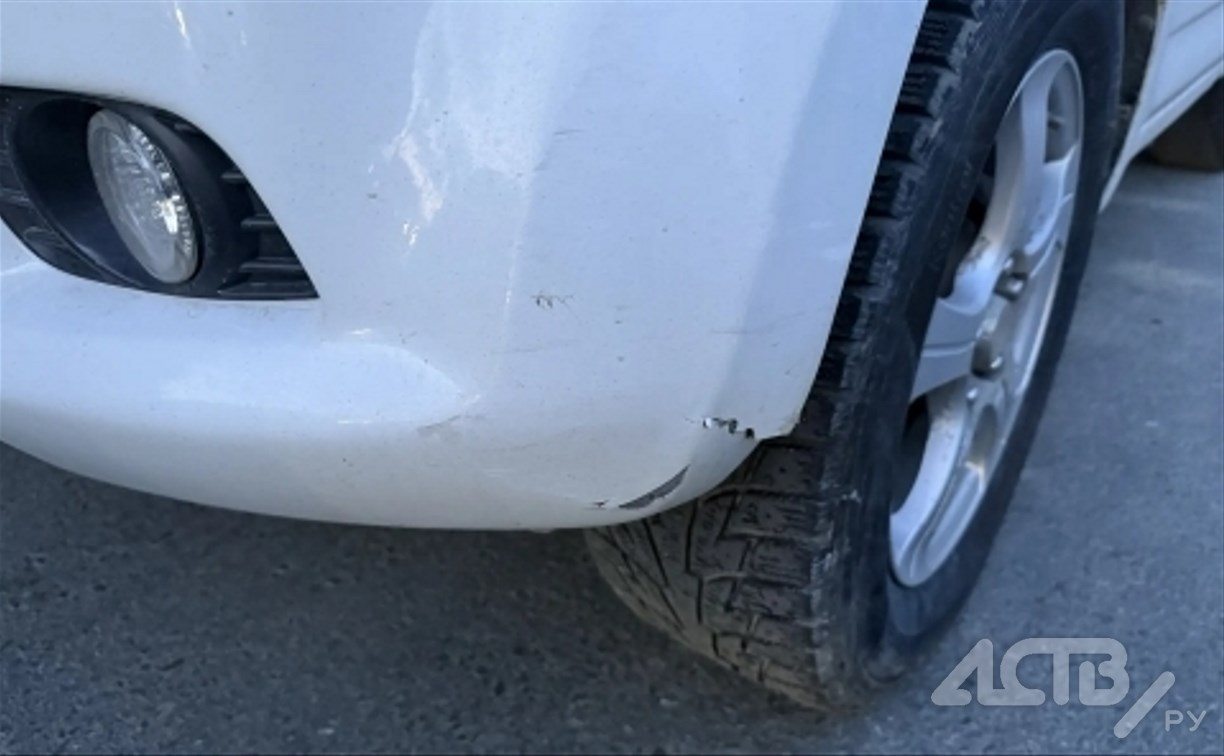 Неизвестный столкнулся с Daihatsu Be-go и скрылся с места ДТП в Южно-Сахалинске
