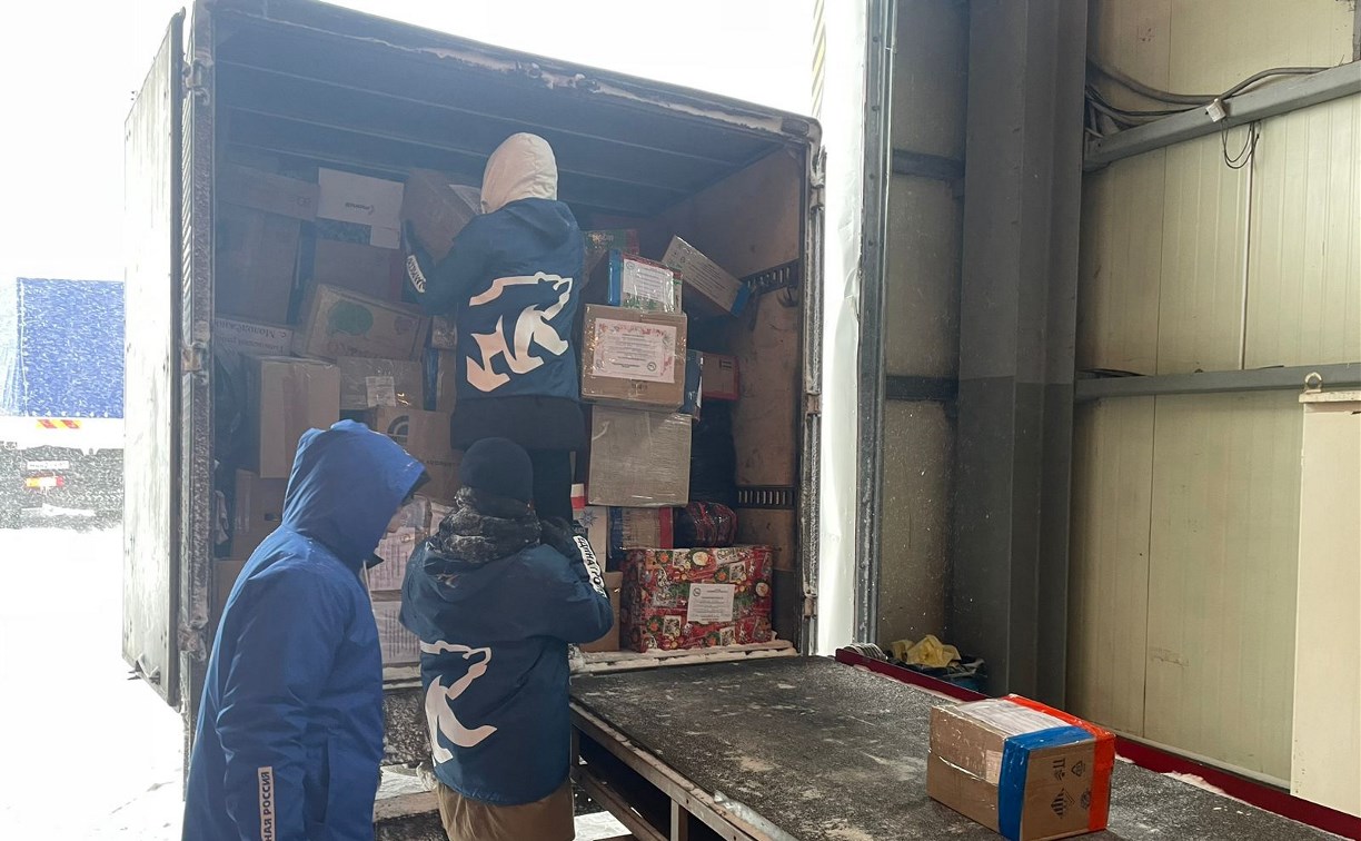 Более 80 кубов гуманитарной помощи загрузили сахалинские волонтёры для отправки в зону СВО