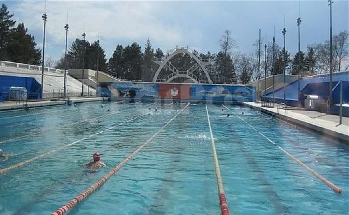 Сахалинские пловцы будут соревноваться в открытом бассейне