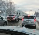 Южно-Сахалинск встал в огромную пробку после первого снегопада