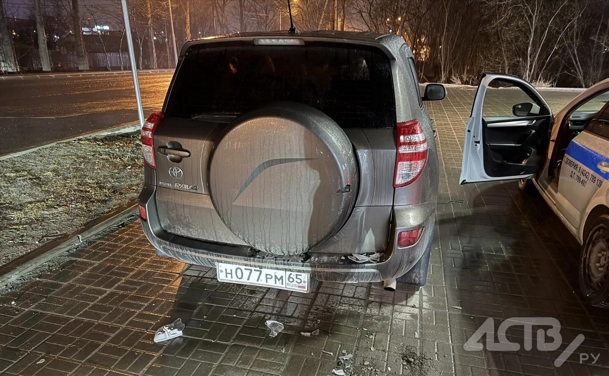 Ищут свидетелей: на парковке у магазина в Южно-Сахалинске столкнулись Toyota и Subaru