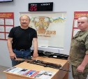Ветераны МВД Сахалинской области передали на фронт охотничьи ружья