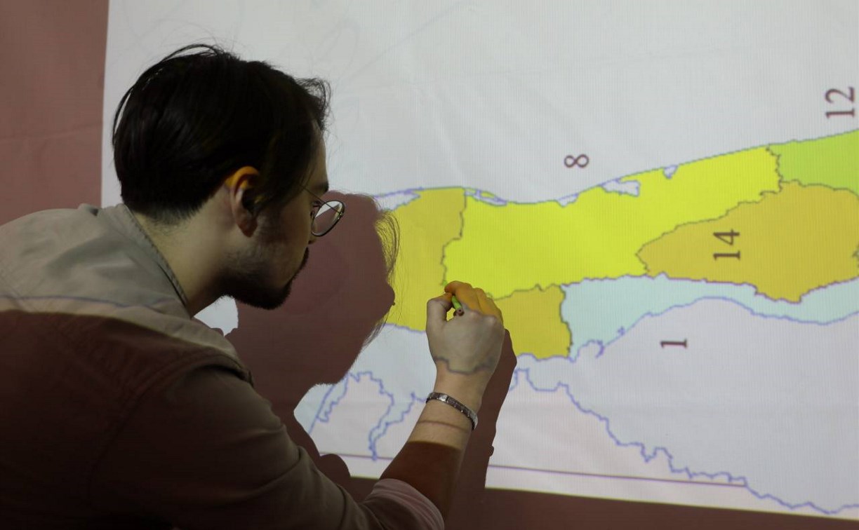 Традиционными орнаментами вышьют карту Сахалинской области