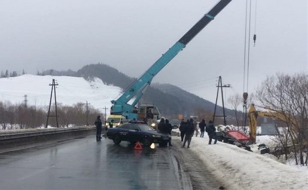 На трассе Южно-Сахалинск - Холмск из-за утренней аварии вечером образовалась большая пробка