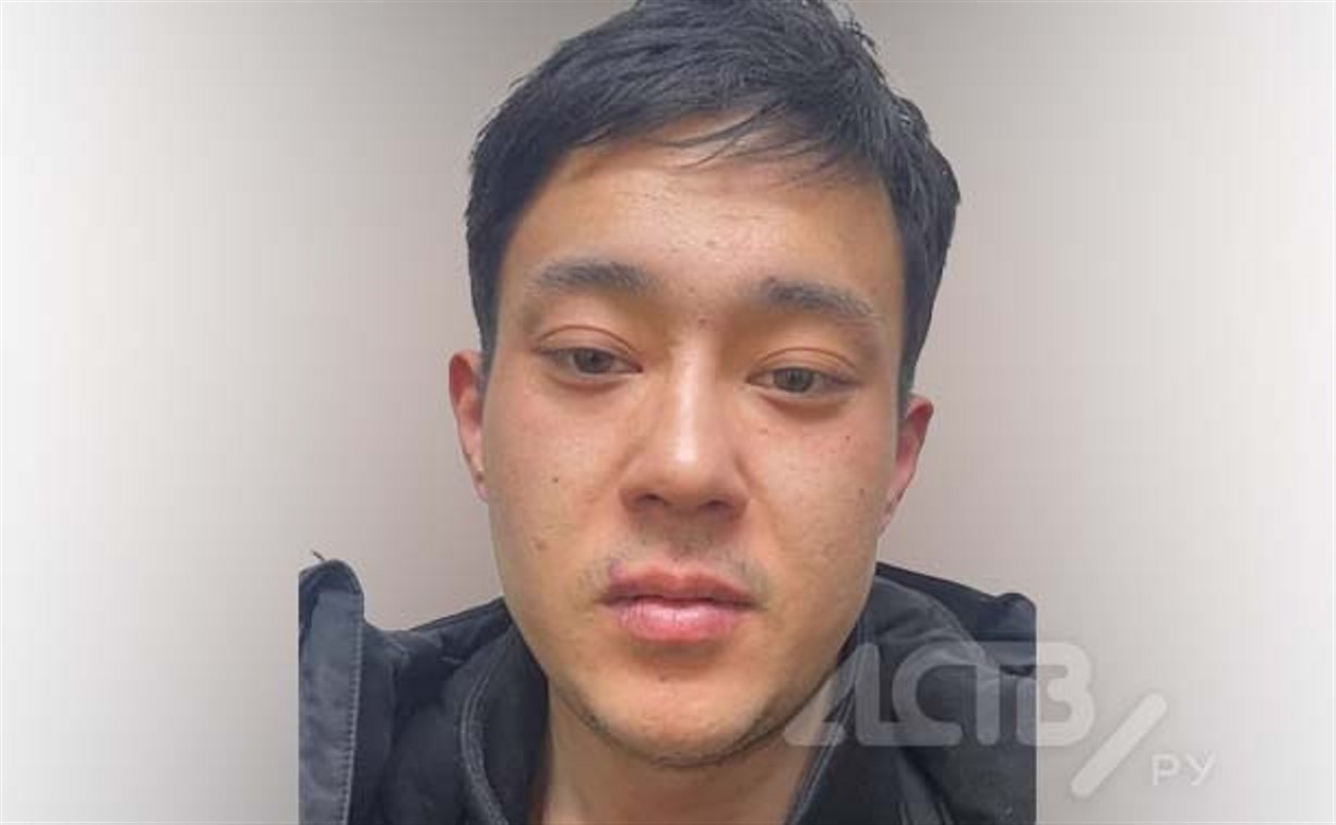 Подозреваемого в серии краж из магазинов Южно-Сахалинска ищет полиция