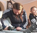 В мэрии Южно-Сахалинска рассказали о помощи многодетной маме, которая чинит коляски за долги