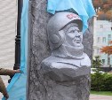 Барельеф Юрию Гагарину установили в Невельске
