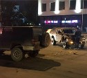В аварии в центре Южно-Сахалинска встретились два внедорожника