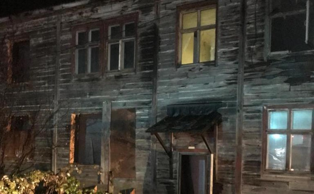 Двухэтажный дом потушили в Тымовском