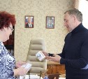 Главный редактор «Учительской газеты» Петр Положевец  прибыл на Сахалин
