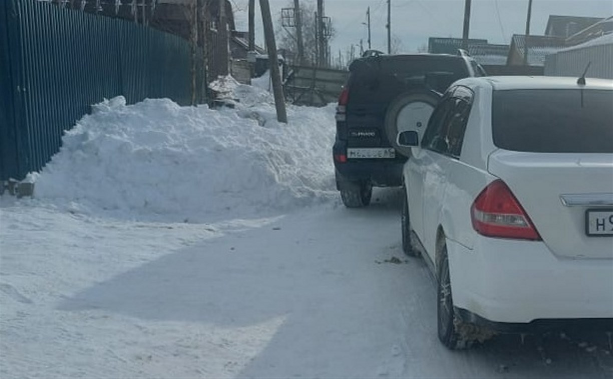Очевидцев столкновения Toyota Land Cruiser и Nissan Latio ищут в Южно-Сахалинске