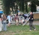 Очевидцы: "В Южно-Сахалинске подростки толпой избили мужчину за замечание"