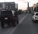 "На солнце перегрелись?": два автохама на одном участке дороги попали на видео в Южно-Сахалинске