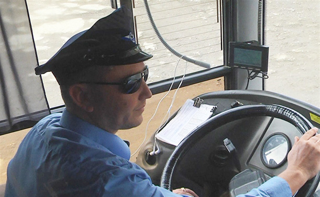 Водители автобусов в Южно-Сахалинске надели фуражки