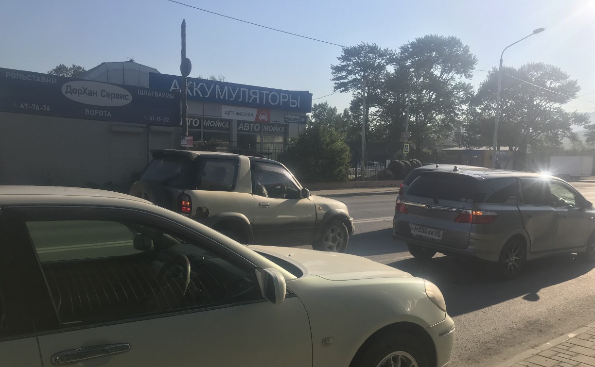 Очевидцев ДТП с участием Honda Airwave и Toyota Brevis ищет ОГИБДД Южно-Сахалинска