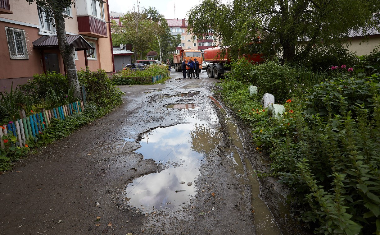 Городские власти "убили" хайповую лужу в Южно-Сахалинске