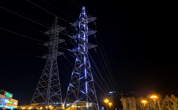 Южно-Сахалинск украсился новогодним арт-объектом высотой 45 метров