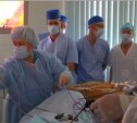 Операцию в прямом эфире провел на Сахалине хирург из Новосибирска