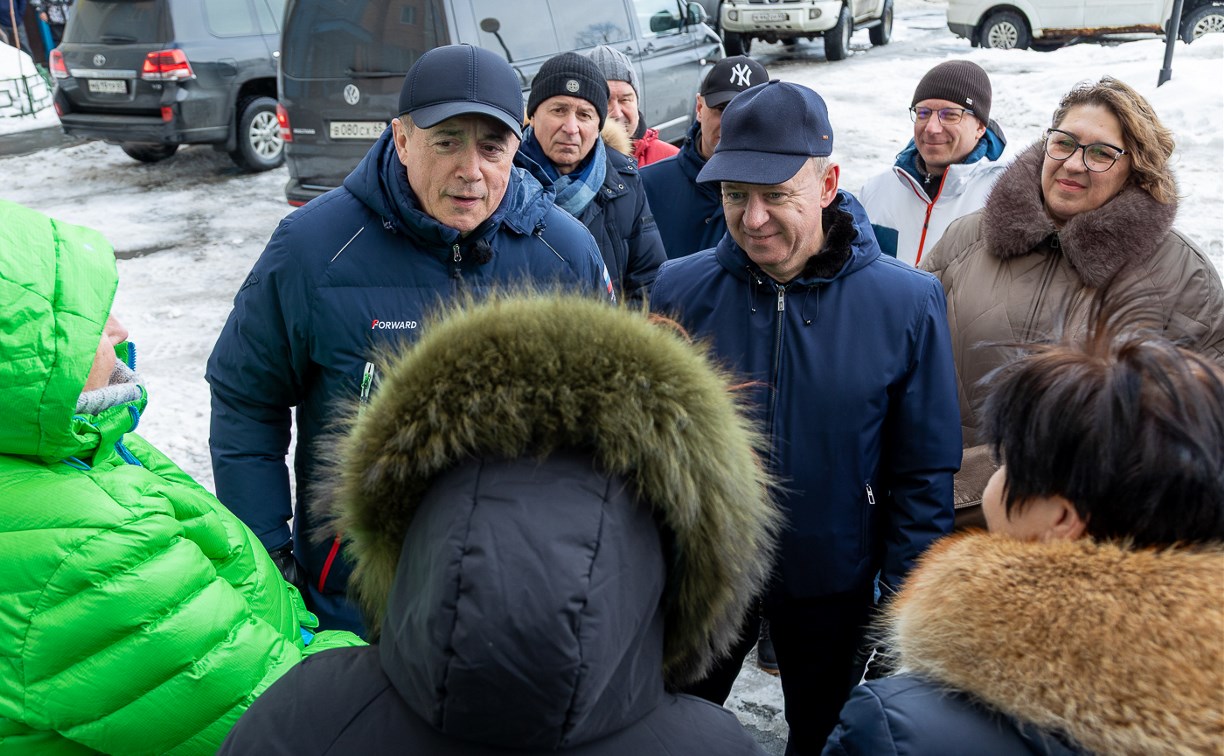В Южно-Сахалинске близится к завершению расчистка дворов после метели