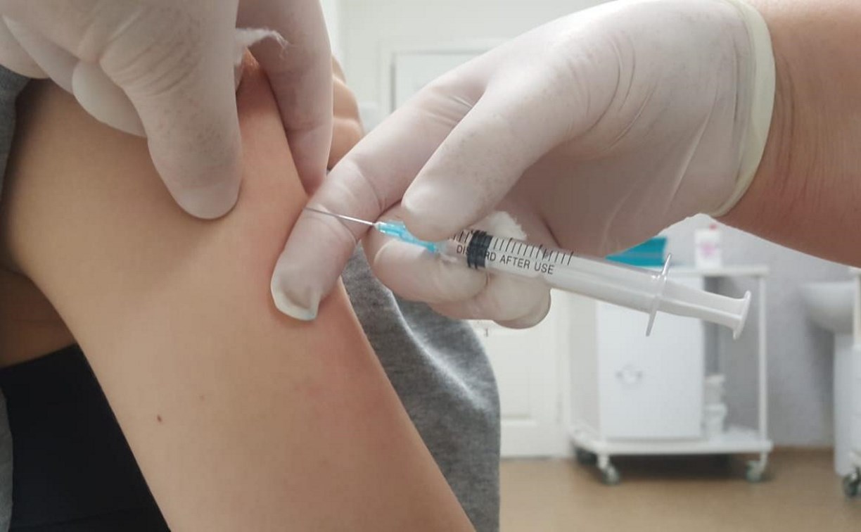 На Сахалине прививку от гриппа получили свыше 200 тысяч человек