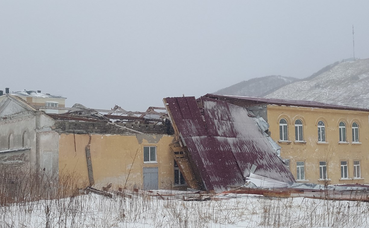 Разрушенную ветром крышу дома культуры в Чехове оценят